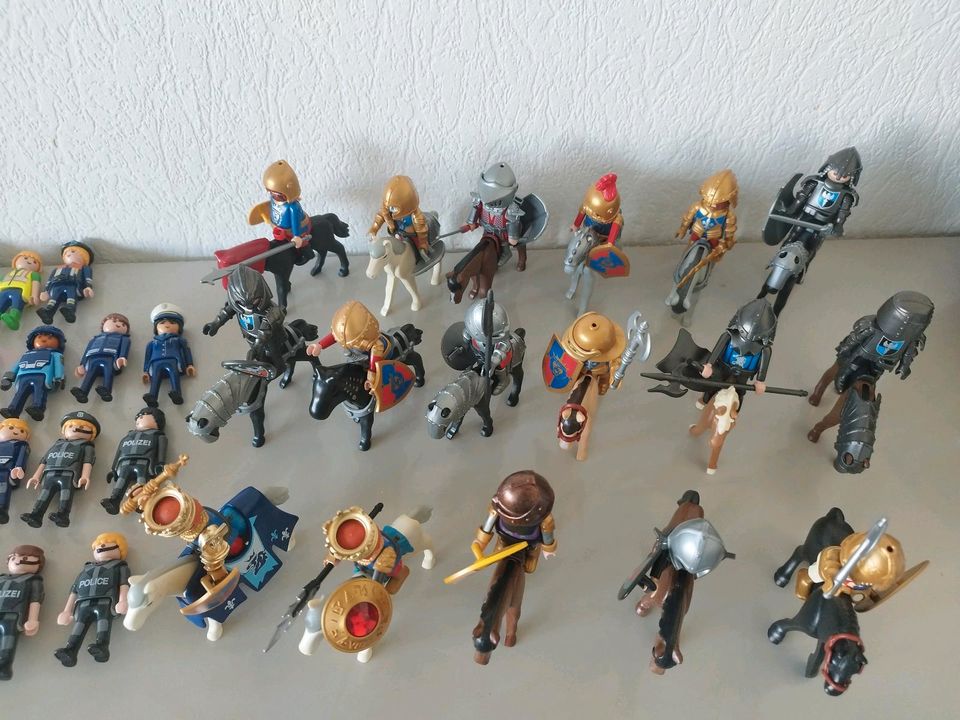 115 verschiedene Playmobil Figuren in Essen