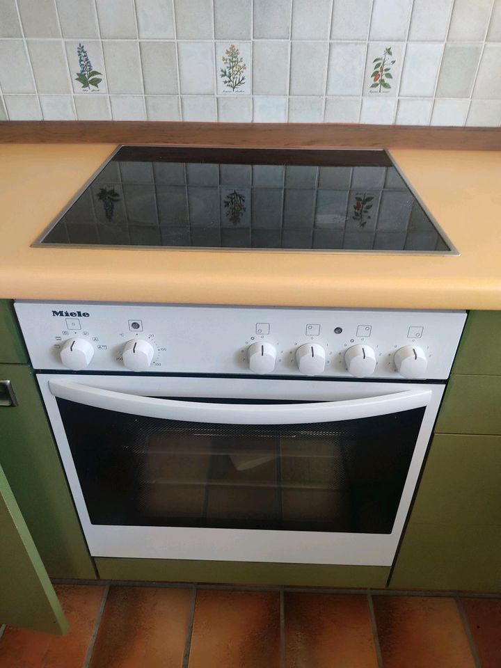 Eck-Küche inkl. Elektrogeräten in Darmstadt