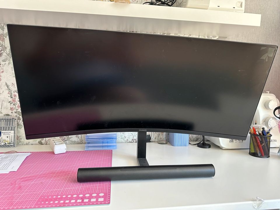 Huawei Mate View GT 34 mit Soundbar in Dinklage