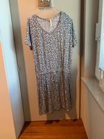 weiches bequemes Viskosekleid Leoprint S/M Hessen - Kelkheim Vorschau