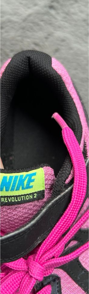 Nike Schuhe Größe 34 in Beckum