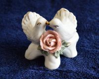 Hochzeit Dekoration Keramik/Porzellan Tauben mit Rose weiss Nordrhein-Westfalen - Leverkusen Vorschau