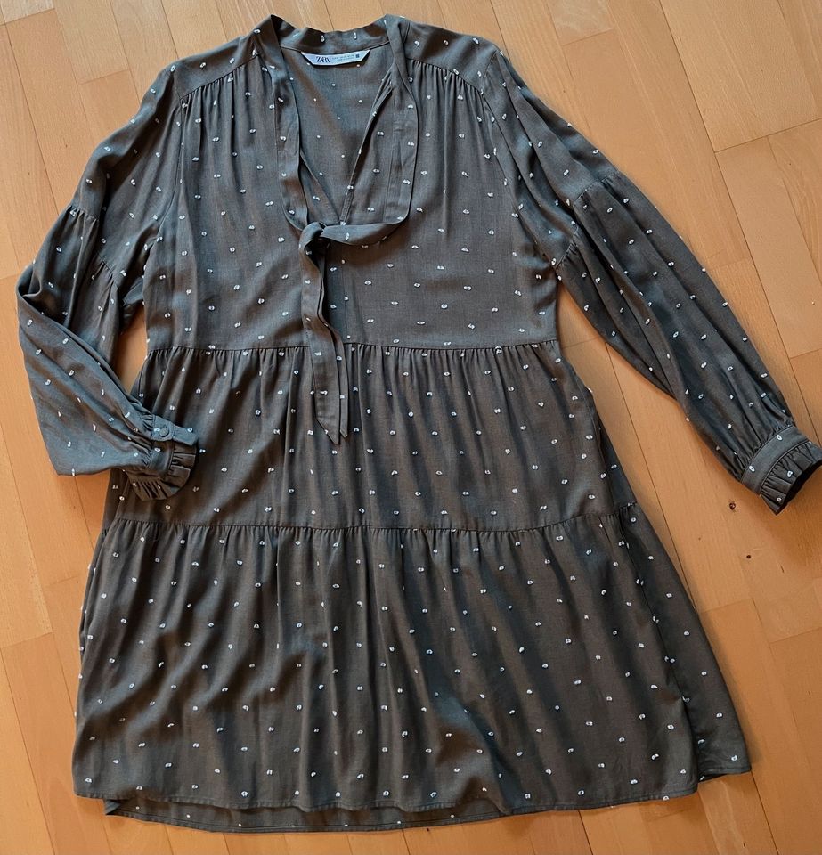 Zara, Kleid, oliv M (L) 38/40 in Heppenheim (Bergstraße)