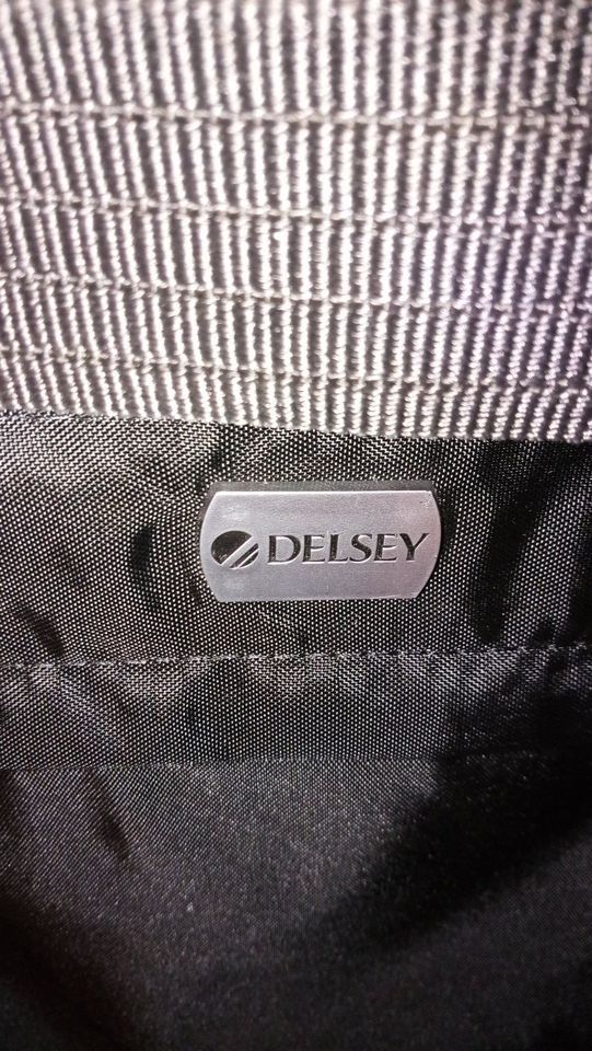 Anzugtasche Kleidersack von Delsey - wenig benutzt in Delmenhorst