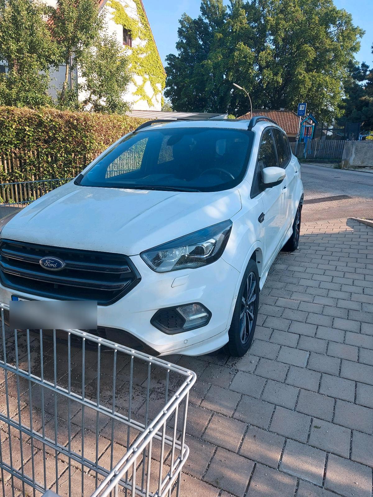 Abbildung des Autos Ford Kuga St line zu ver…