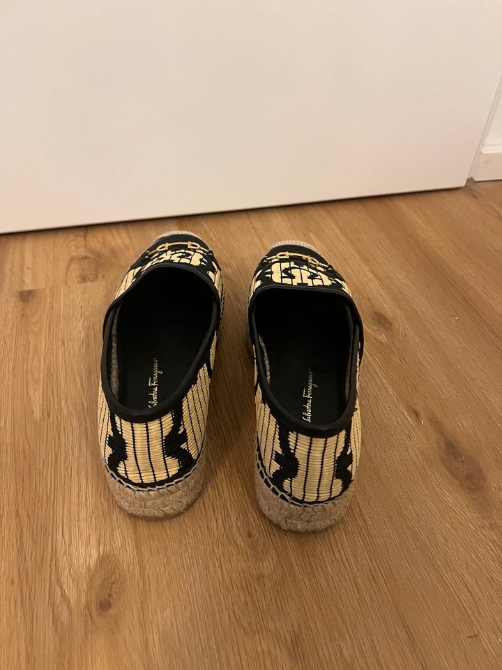 Salvatore Ferragamo Espadrilles mit Plateau 38 NEU in Hamburg