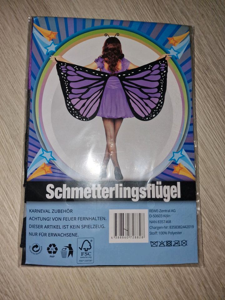 Karneval Schmetterlingsflügel lila in Schloß Holte-Stukenbrock