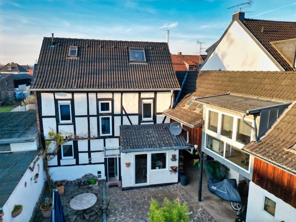Charmantes Fachwerkhaus in ruhiger Lage! ca. 160 m² Wohnfläche - großer Garten - schöner Innenhof! in Bornheim