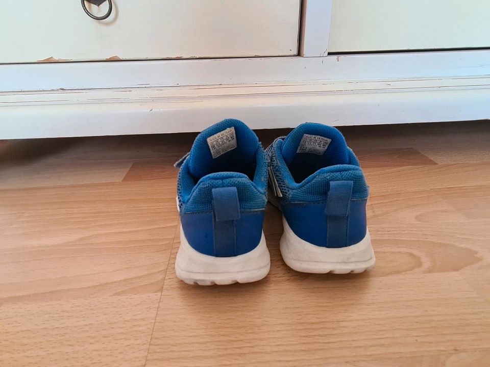 Adidas Kinder Sneaker/Schuhe mit Klettversch Gr. 31 in blau/weiss in Wolfenbüttel