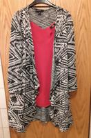 Verkaufe Damen Strickjacke mit 2 Tops Grösse 44/46 bunt gemischt Niedersachsen - Lohne (Oldenburg) Vorschau
