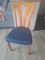 Schicker Stuhl aus Holz und blaues Polster mit Muster Schleswig-Holstein - Kiel Vorschau