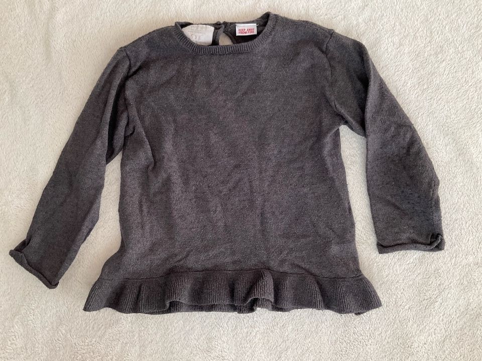 Zara Pullover Anthrazit Größe 98 mit Rüschen in Neuried Kr München