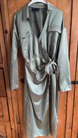Süßes Kleid ASOS Satin Wickelkleid grün Bayern - Baldham Vorschau