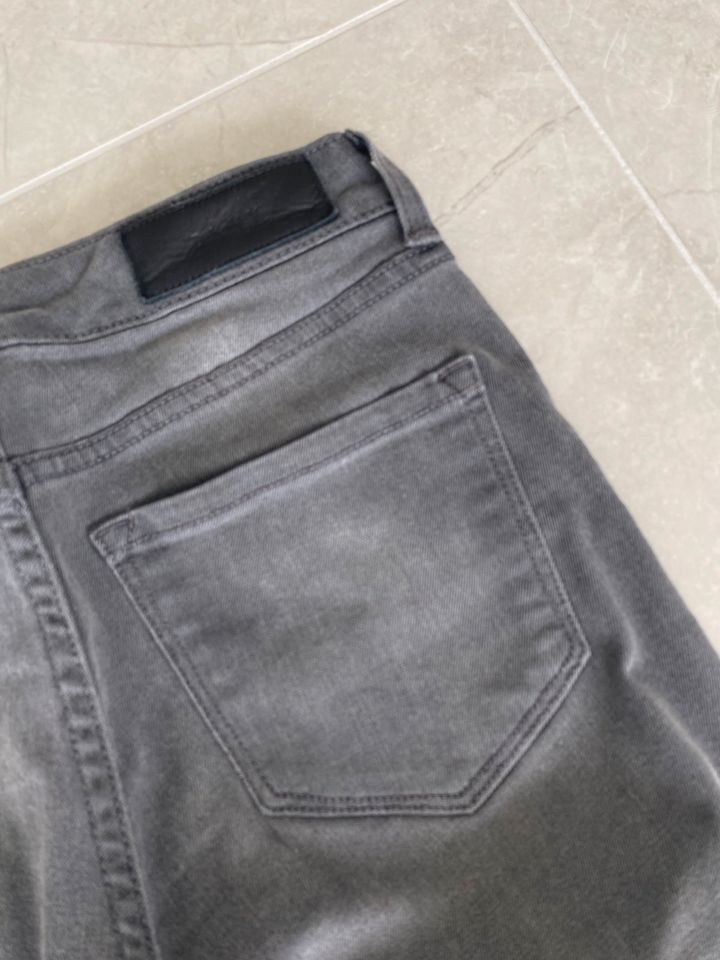 DKNY Hose Jeans grau 25 XS in Hungen