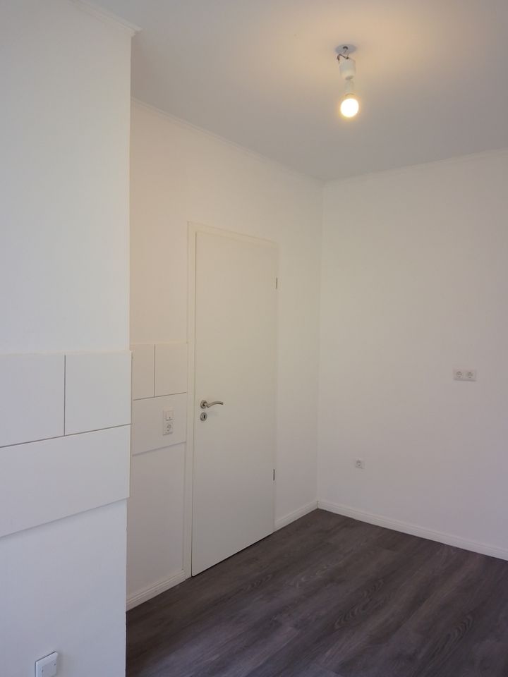 Anfragen NUR per E-Mail. XL-2-Zimmer EG-Wohnung mit Balkon Nähe Innenstadt. in Bremerhaven