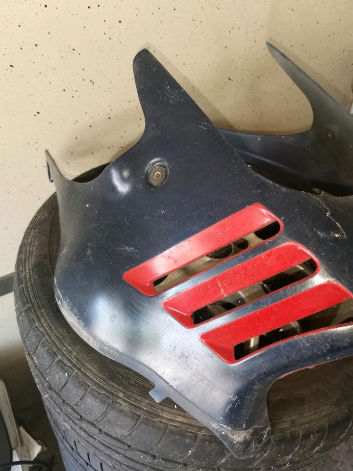 Suzuki GSX 600f Bug Spoiler Verkleidung vorne unten in Lübeck