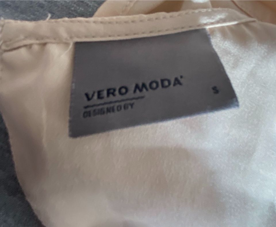 Top cremefarben von Vero Moda, festlich in Flensburg