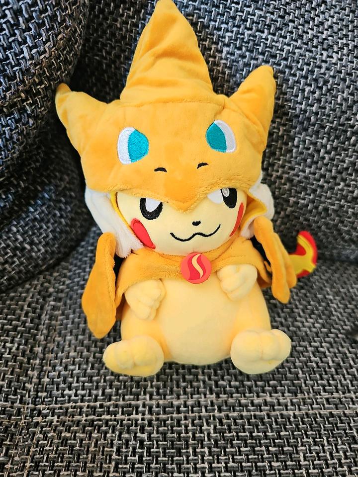 Pokemon Pikachu Glurak Plüschtier in 2 Varianten in Solingen