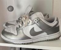 Nike Dunk Low Weiß Blue/Joy/Metallic Silver Unisex größe 43 Niedersachsen - Cadenberge Vorschau
