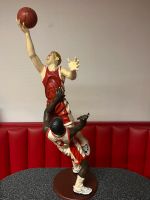 Verkaufe Kunstharz Figur 2 Basketball Profis von Jun Asilo 1997 Kreis Pinneberg - Prisdorf Vorschau