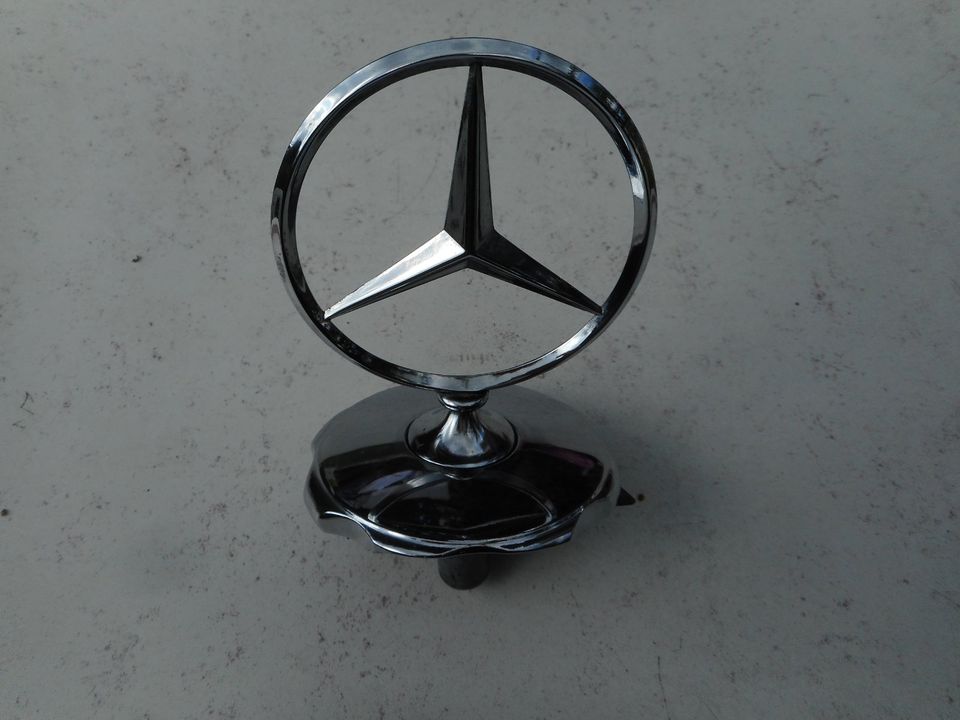 Stern mit Sockel für Mercedes/8, W 114/115, 1. Serie in Illerich