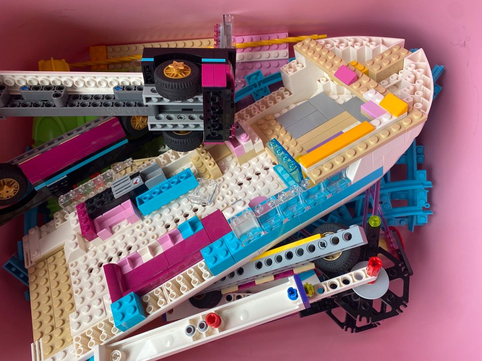 Lego u.a. Yacht, Tourbus und Achterbahn in Unna
