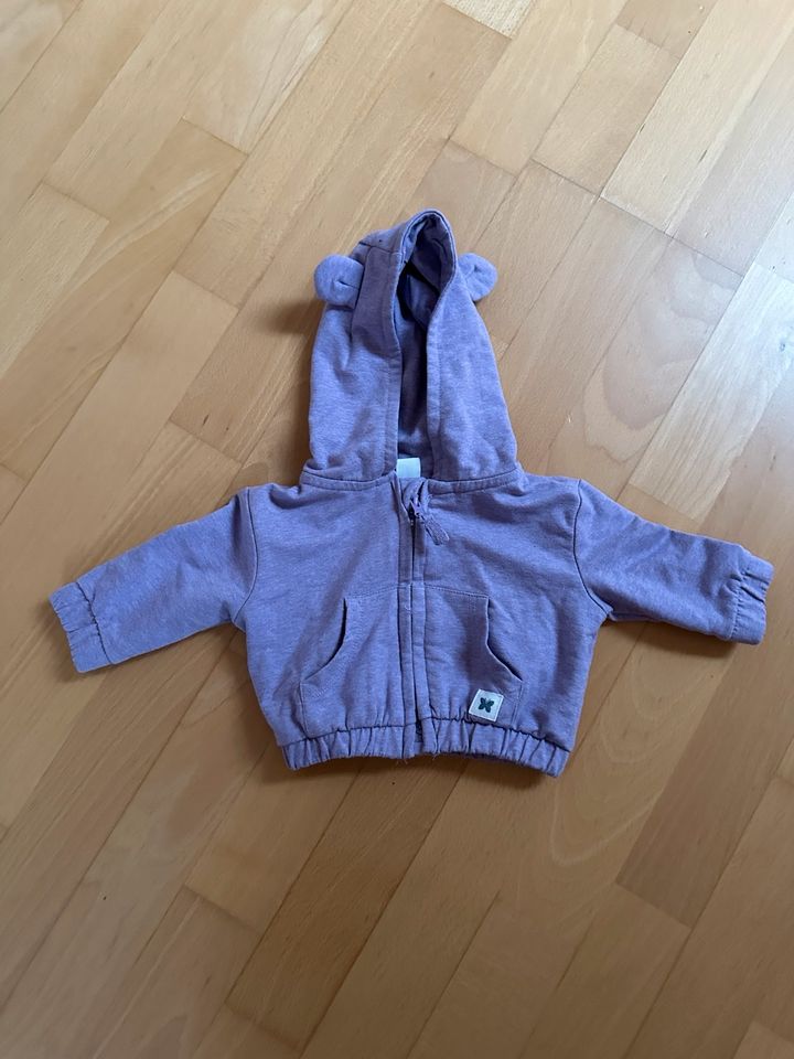 Babyjacke mit Kapuze in Frankfurt am Main