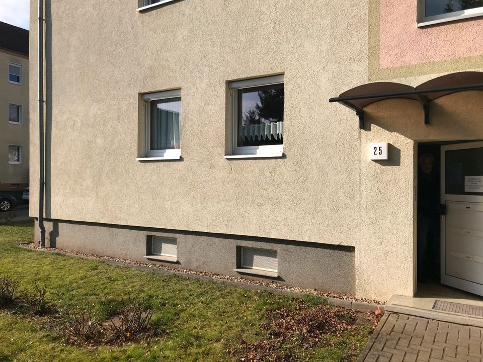 PRO.HAUS bietet: Bezugsfreie Eigentumswohnung in West mit EBK, modernem Bad und Garage! in Weißenfels