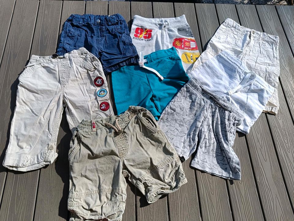 8er Set Paket kurze Hosen Gr. 92/98 in Moosinning