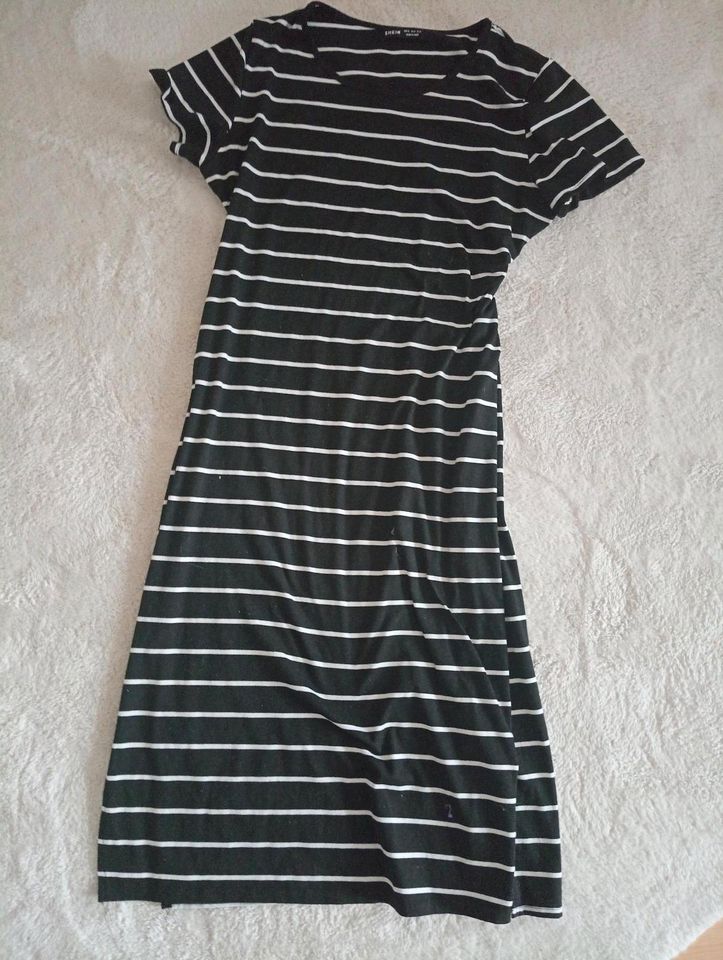 Shirtkleid schwarz weiss XL 42/44 Kleid in Burgstädt