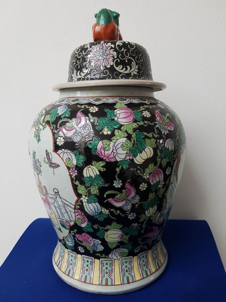 Grosse Famille-Noir Porzellan Deckel-Vase, Qing Dynastie/ Guangxu in München