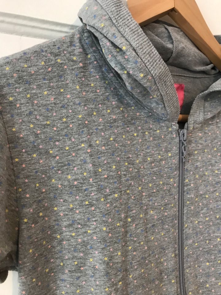 Süßes graues Hoodie-Shirt M in München