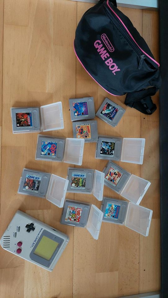 Game Boy,Tasche und 11 Spiele in Großrosseln