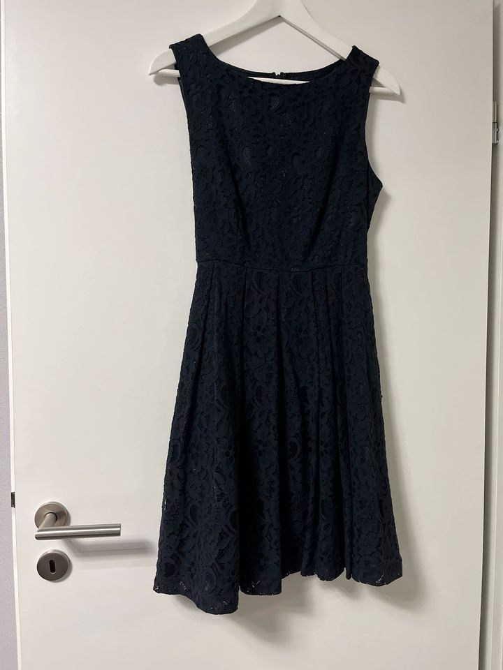 Kleid marineblau in Bitzen