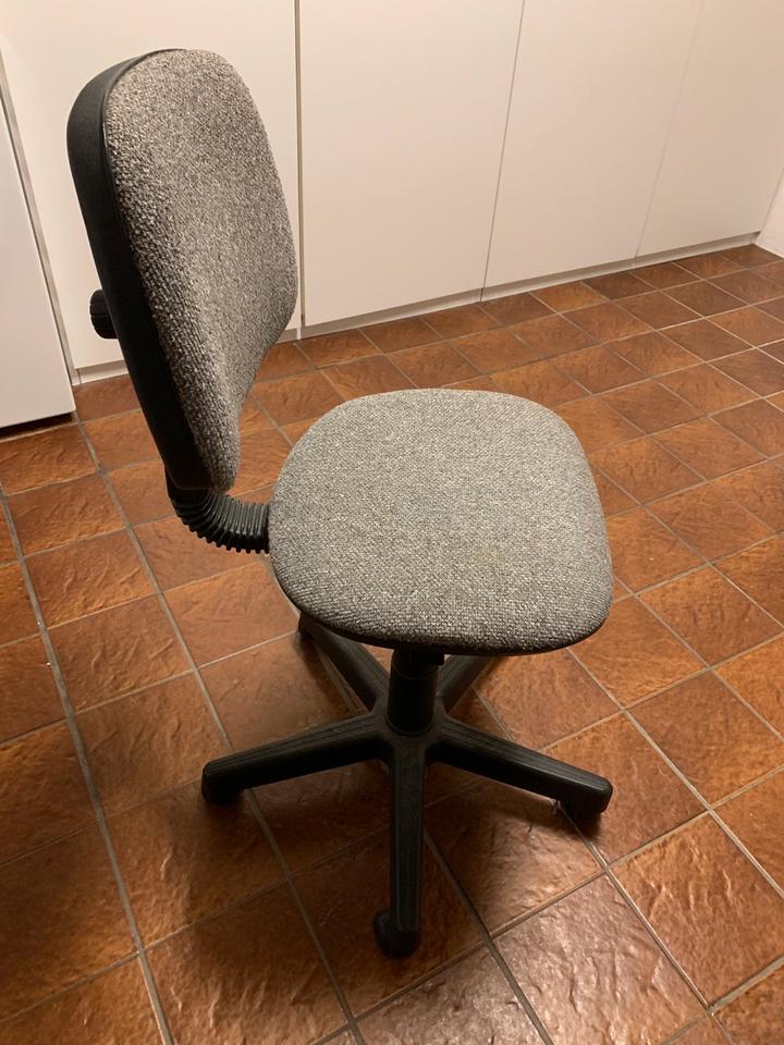 Drehstuhl für Hobby Büro Jugend oder Kinderzimmer in Frankenberg (Eder)