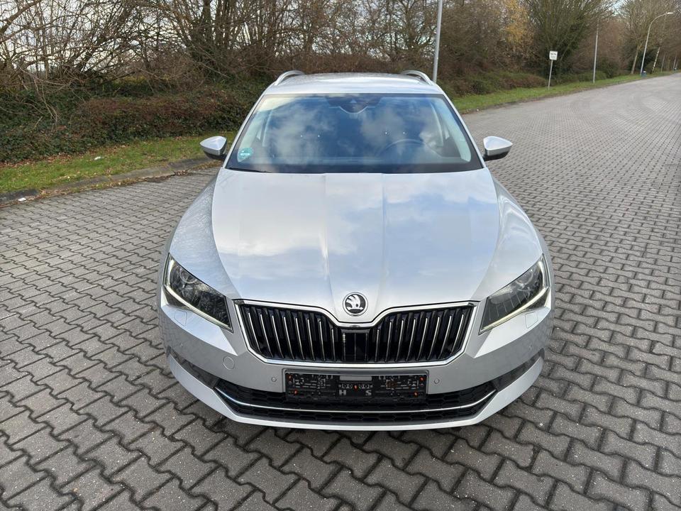 *Skoda Superb III 2.0 TDI Stand Hzg, wenig km, DSG, Navi, Leder in Leer (Ostfriesland)