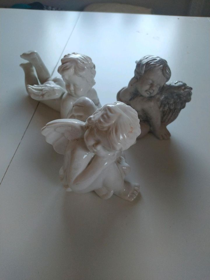 Figuren Keramik Engel Angel Putte in Hilders
