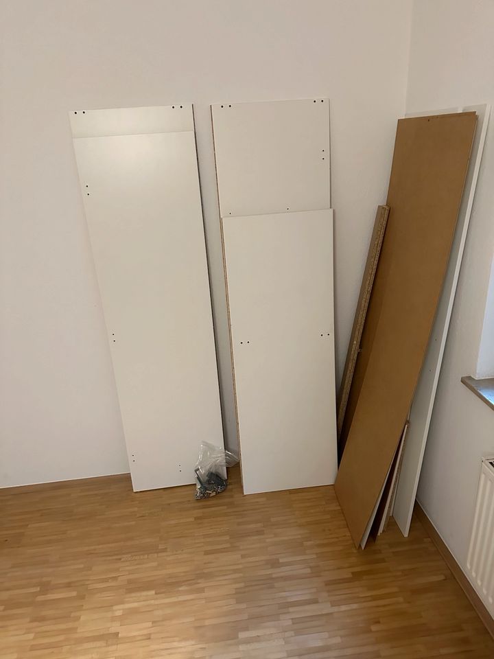 IKEA Kleiderschrank - Wie Neu in Wiesbaden