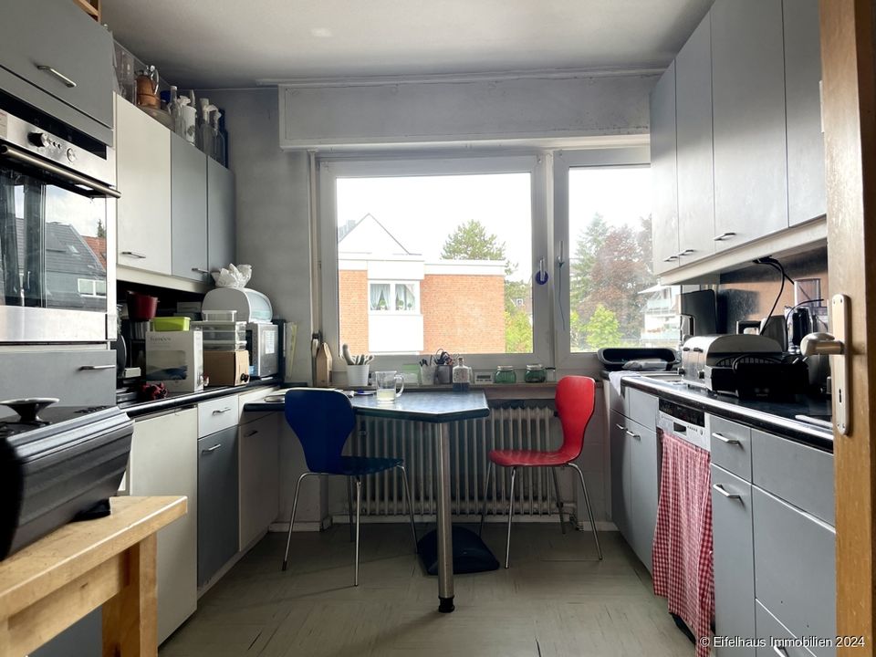 Wohn-Geschäftshaus, 3 WE, Arztpraxis, Garten, Stellplätze, 2 Garagen, Soll-Miete p.a. 48.000 € ... in Köln