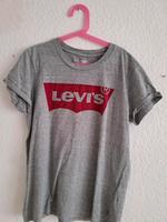 levis T-shirt große S Zwei mal getragen Wuppertal - Oberbarmen Vorschau