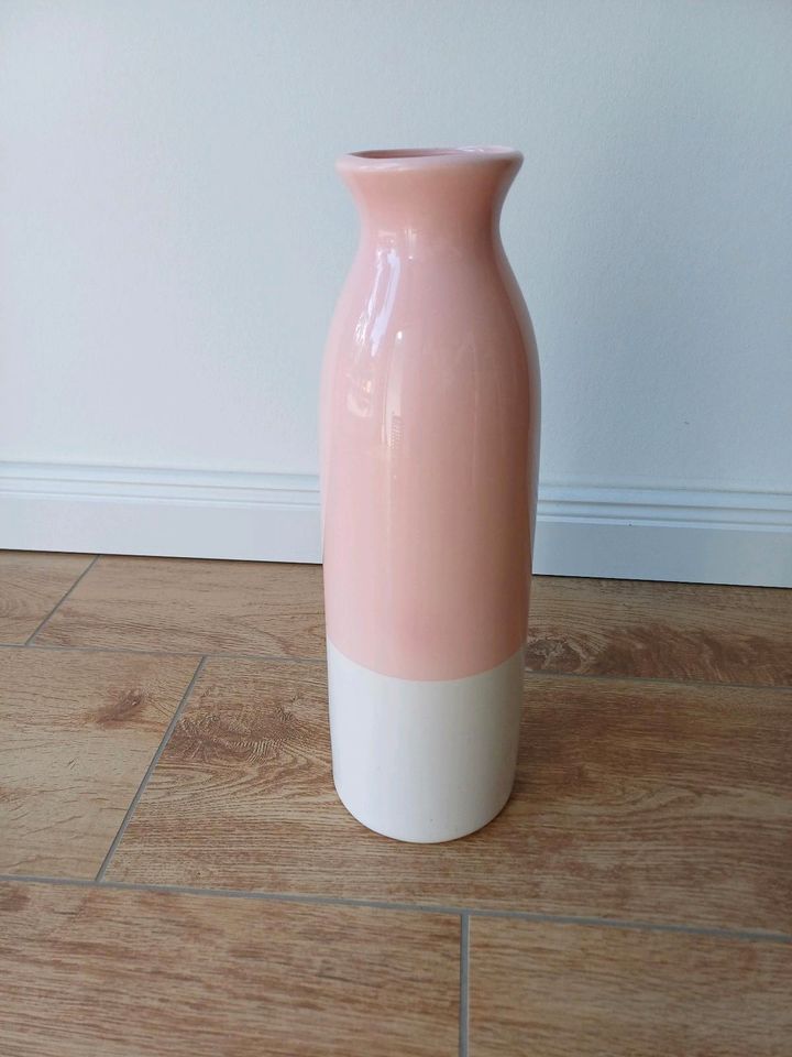 Vase pastel rosa weiß groß lang Bodenvase vintage in Beelitz