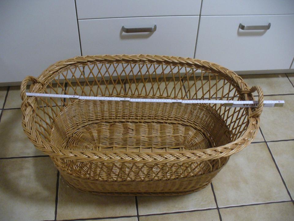 Großer Korb, oval, geflochten Babybett Kinderbett Wäschekorb in Karlsbad