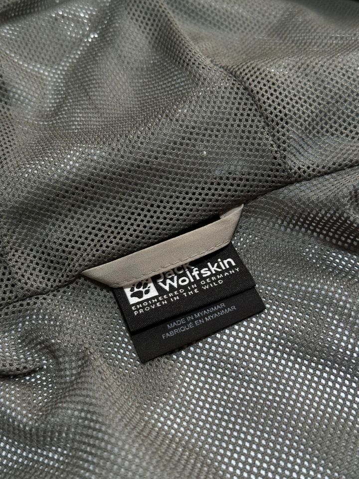 Jack Wolfskin Regenjacke Windbreaker in Troisdorf