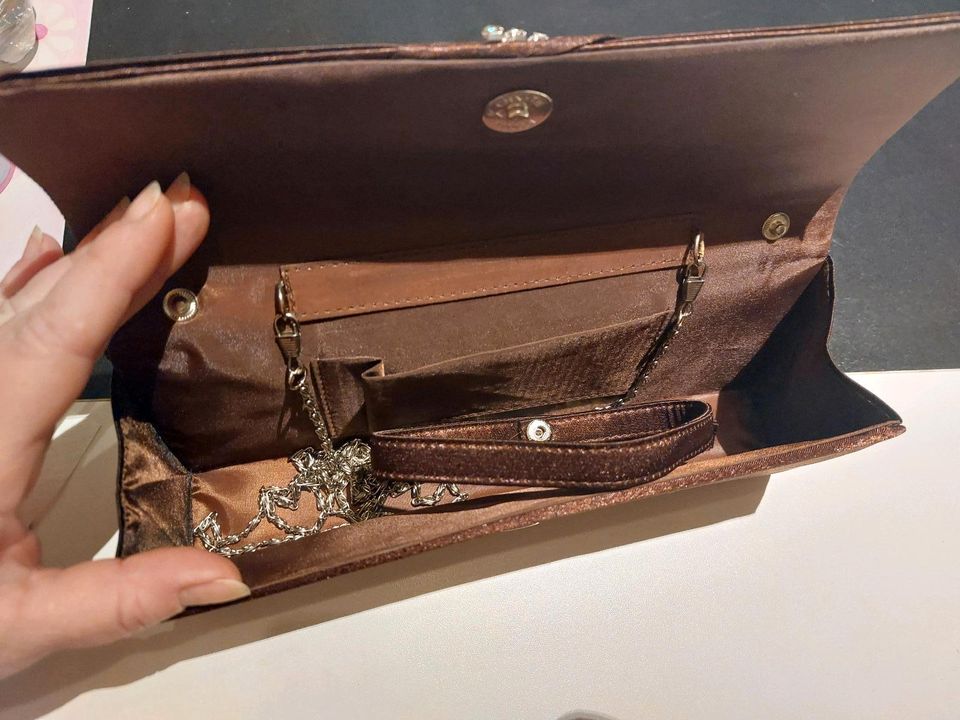 Clutch braun Tasche Handtasche in Lägerdorf