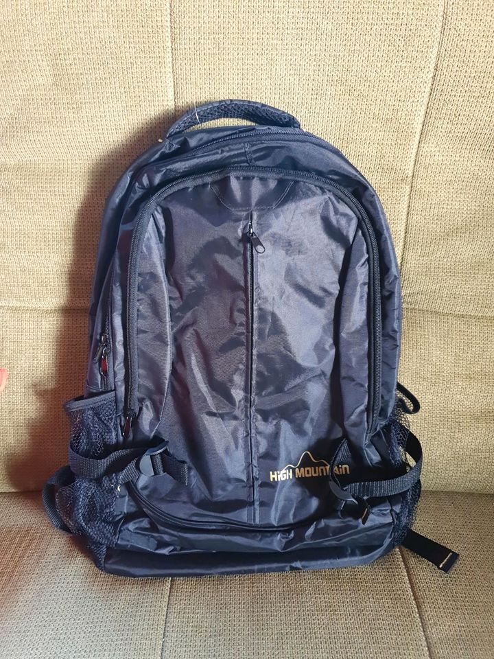 Rucksack schwarz, viele Fächer, Schule, Laptop in Neukirchen/Pleisse