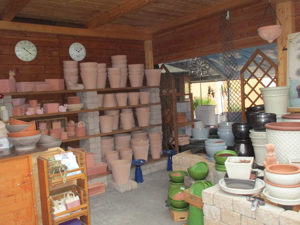 Terracotta,Terrakotta, Gartenfiguren, Pflanzkübel, Gartendeko, in Lingenfeld