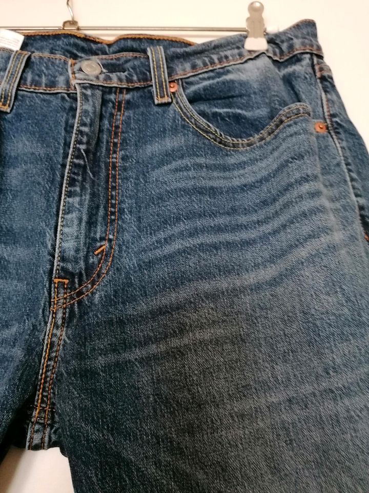 Levis Jeans 505, W34 L 32 Neuwertiger Zustand in Unterschleißheim