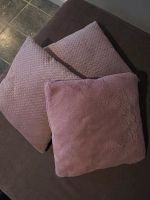 4 Kissen in den Farben rosa und weiß Hessen - Willingen (Upland) Vorschau