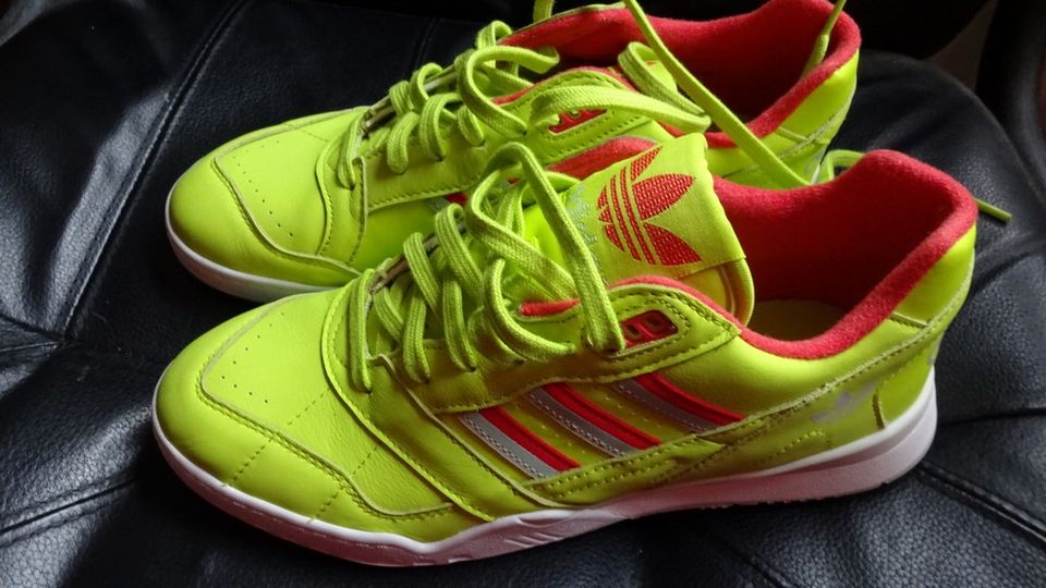 Adidas Leder Sneaker -- Neon Grün -- UK 7 -- NEU --- in Wehringen