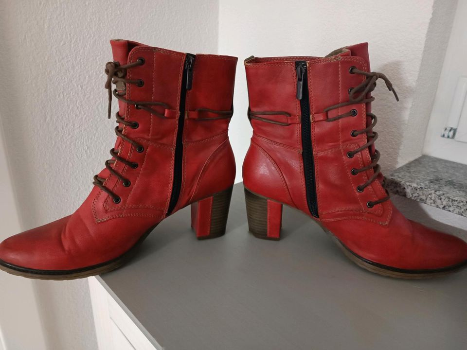 Mustang Stiefeletten 42 Rot in Schwendi